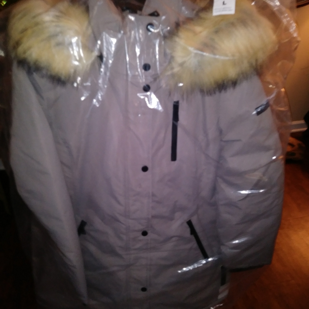 TAHARI PARKA/SOLD